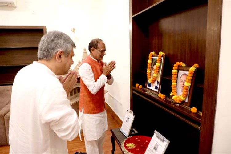 मुख्यमंत्री ने अमर शहीद राजगुरु की जयंती और पूर्व केंद्रीय मंत्री स्व. जेटली की पुण्य-तिथि पर किया नमन