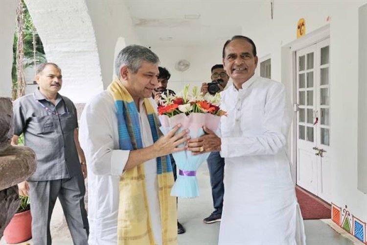 मुख्यमंत्री चौहान से रेल मंत्री वैष्णव ने की सौजन्य भेंट