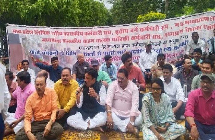  सामूहिक हड़ताल पर रहे 5 लाख कर्मचारी, सरकारी दफ्तरों में कामकाज ठप्प 