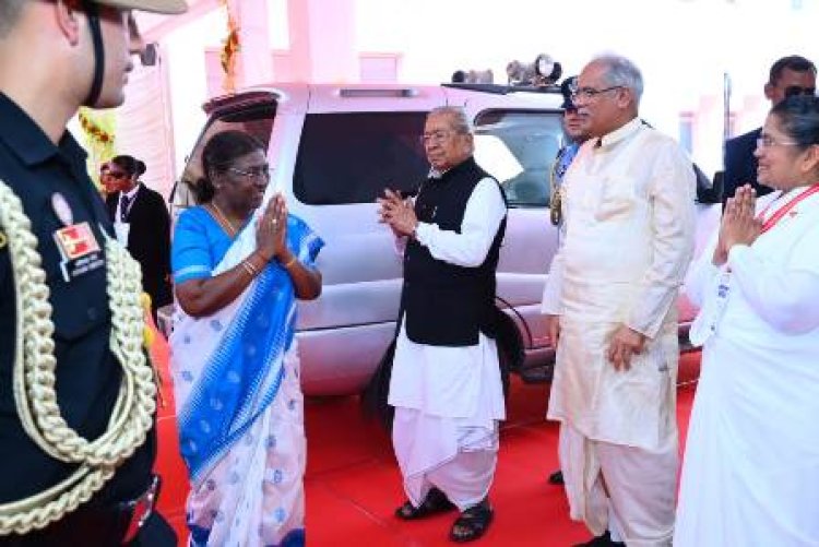 शांति सरोवर परिसर पहुंची राष्ट्रपति, राज्यपाल, CM भूपेश भी राष्ट्रपति के साथ