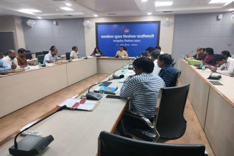 मृत व दोहरी प्रविष्टि वाले मतदाताओं के नाम अनिवार्य रूप से सूची से हटाएं