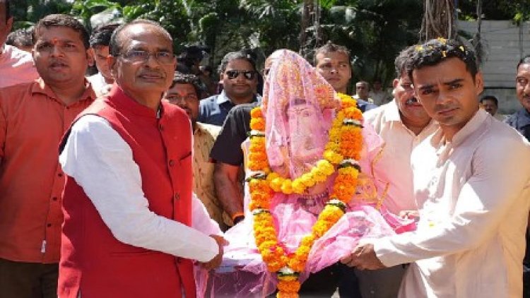 सीएम हाउस में शिवराज सिंह ने की गजानन की स्थापना