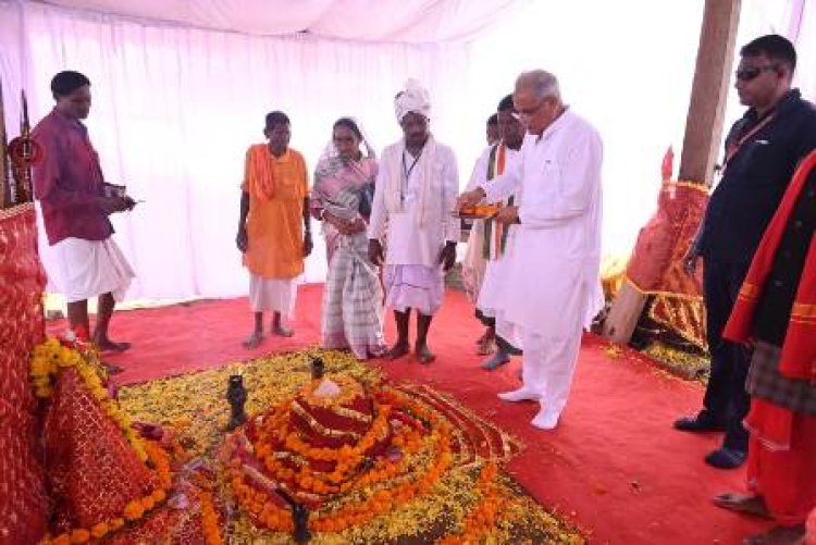 CM बघेल ने छिंदगढ़ में नवीन मुसरिया माता के दर्शन कर किया नवनिर्मित मंदिर का लोर्कापण