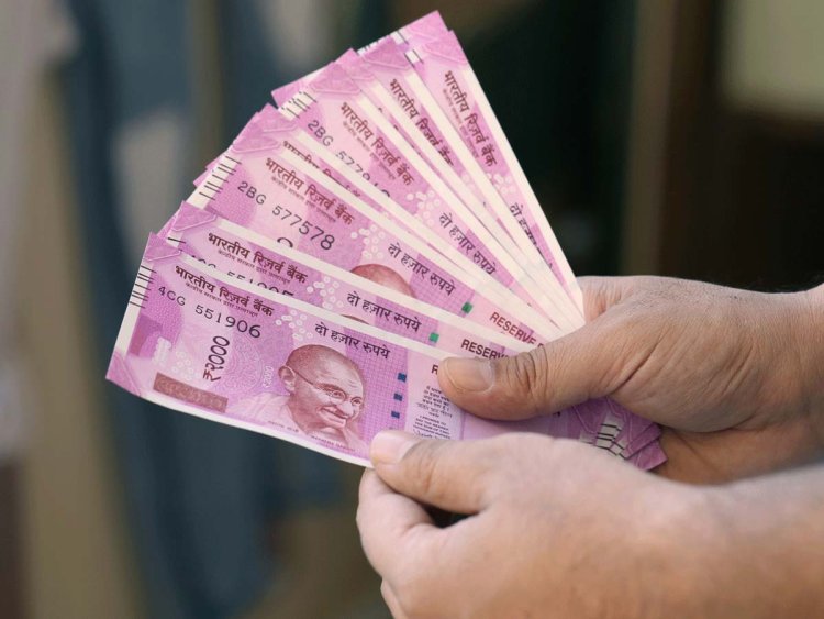 2,000 रूपए के नोट: बैंकों में नहीं लौटे 25 हजार करोड़ मूल्य के नोट, बढ़ सकती है डेडलाइन