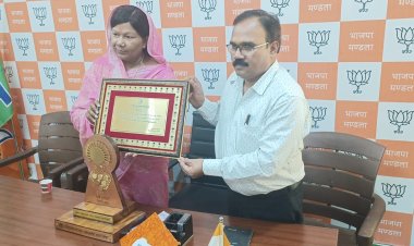 पूर्व राज्यसभा सांसद संपतिया उइके  रानी दुर्गावती सम्मान से हुई विभूषित