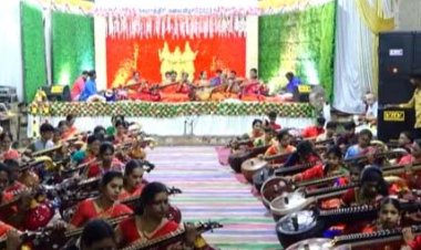 विजयादशमी  पर  मदुरै मीनाक्षी अम्मन मंदिर में 108 महिलाओं ने वीणा बजाई