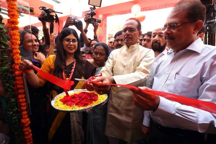 मुख्यमंत्री  चौहान ने आजीविका मार्ट और सरस मेले का किया शुभारंभ