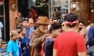 वाराणसी में जर्नी फिल्म की शूटिंग, अभिनेता नाना पाटेकर ने सेल्फी लेने गए लडके को मारा थप्पड़