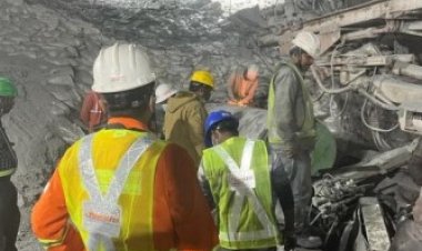 सुरंग में फंसे 41 मजदूर: नौ दिनों में मिली पहली सफलता, मजदूरों तक पहुंचा 6 इंच चौड़ा पाइप