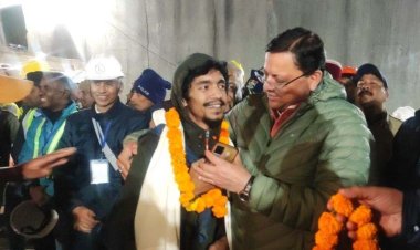 जिंदगी की जंग जीते 41 मजदूर, सुरंग का सीना चीरकर बाहर निकाले गए