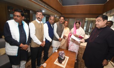 केबिनेट मंत्री श्रीमती संपतिया उइके ने केंद्रीय मंत्री नितिन गडकरी के समक्ष रखी क्षेत्र के समग्र विकास की मांग