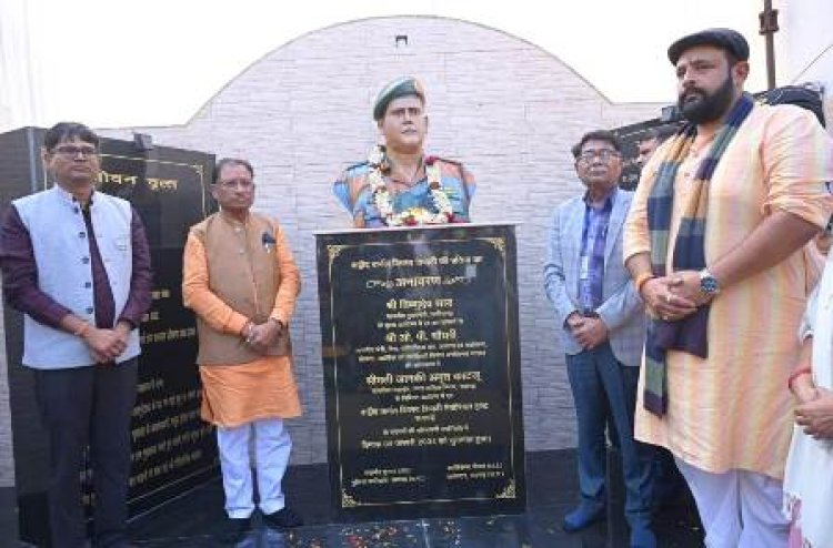 CM साय ने रायगढ़ में शहीद कर्नल विप्लव त्रिपाठी स्टेडियम में स्थापित शहीद कर्नल विप्लव त्रिपाठी की प्रतिमा का किया अनावरण