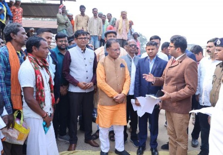 मुख्यमंत्री विष्णुदेव साय ने पुसौर धान खरीदी केंद्र का किया औचक निरीक्षण