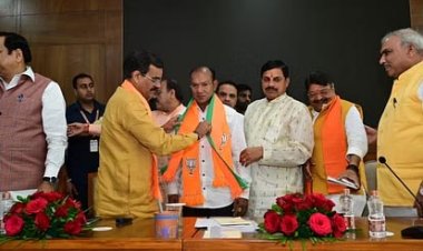 'नाथ' के गढ़ में कमल का साथ, भाजपा में शामिल हुए कांग्रेसी विधायक कमलेश शाह