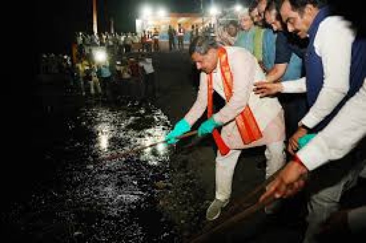 मुख्यमंत्री डॉ. यादव ने संग्राम सागर की स्वच्छता के लिये श्रमदान किया
