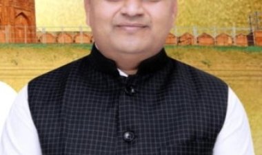 सहकारिता राज्य मंत्री ने किसानों के ऋण खातों में राशि जमा नहीं करने वाले व्यवस्थापक को बर्खास्त कर एफआईआर के निर्देश