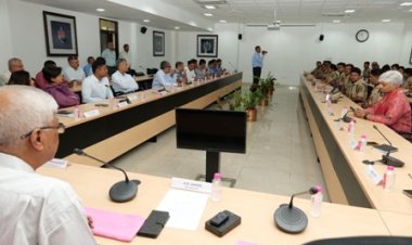 पुलिस मुख्यालय में डीजीपी से मिला प्रशिक्षु आईपीएस अधिकारियों का दल