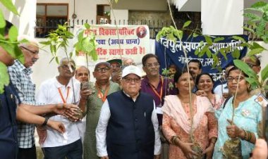 कलराज मिश्र ने पौधारोपण कर पौधे लगाने के लिए वितरित भी किए