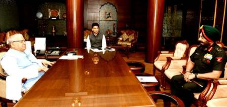 राज्यपाल से लेफ्टिनेंट जनरल मनजिंदर सिंह ने की शिष्टाचार भेंट