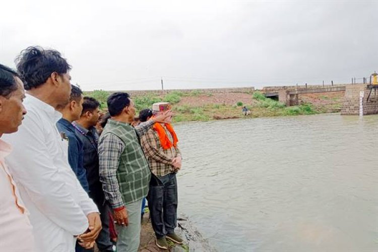 जल संसाधन मंत्री सिलावट ने दाहोद डैम का किया निरीक्षण