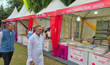 ऊर्जा मंत्री ने किया बीकानेर हाउस में तीजोत्सव मेले का भ्रमण कर राजस्थानी आर्टिजन की हौसला अफजाई की