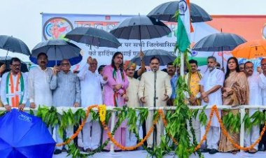बड़ी चौपड़ पर मुख्यमंत्री भजनलाल शर्मा ने किया ध्वजारोहण, कहा- मां भारती की सेवा ही वीर सेनानियों को सच्ची श्रद्धांजलि 