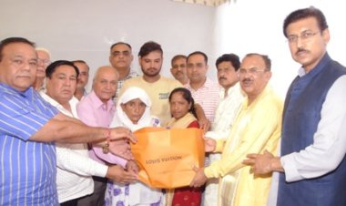 स्‍वर्गीय मोहन सिंधी के परिजनों को 21 लाख रूपये की आर्थिक सहायता