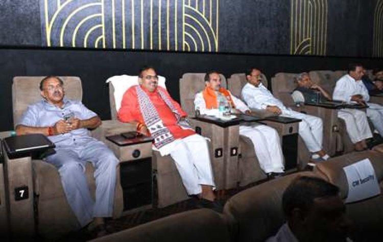 CM भजनलाल ने देखी ’स्वातंत्र्य वीर सावरकर’ फिल्म, कहा- वीर सावरकर का जीवन हमारे लिए प्रेरणापुंज