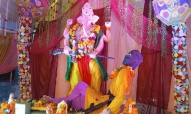 डकैतों पर राइफल ताने भगवान गणेश, प्रतिमा बनी चर्चा का विषय