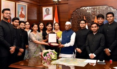 राज्यपाल से भारतीय प्रशासनिक सेवा के प्रशिक्षु अधिकारियों ने की मुलाकात