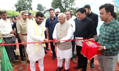 राज्यपाल ने छिंदी में स्वच्छता साथी "वॉश ऑन व्हील्स सेवा" का किया शुभारंभ
