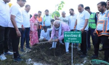 'एक पेड़ मां के नाम' अभियान के तहत लगाया पौधा