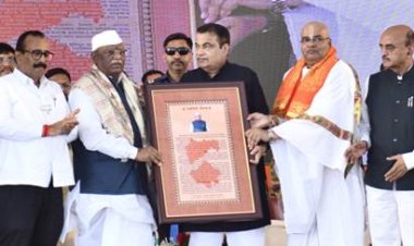 केंद्रीय परिवहन मंत्री नितिन गडकरी सहित विशिष्ट जनों ने 'देवगिरी गौरव' सम्मान प्रदान किया