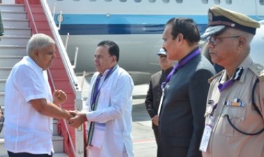 उप राष्ट्रपति की जयपुर एयरपोर्ट पर अगवानी