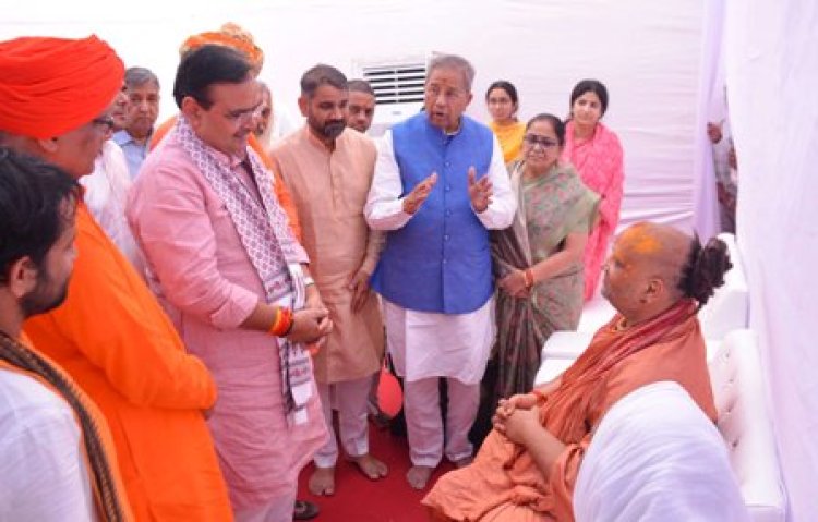 मुख्यमंत्री भजनलाल पहुंचे रैवासा धाम, पीठाधीश्वर राघवाचार्य जी महाराज के देवलोक गमन पर श्रद्धांजलि अर्पित की