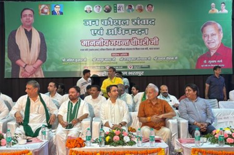 केन्द्रीय कौशल विकास एवं उद्यमशीलता राज्यमंत्री ने कौशल रथ को हरी झण्डी दिखाकर किया रवाना
