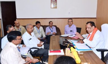मुख्यमंत्री मंगला पशु बीमा योजना के संबंध में पशुपालन मंत्री ने ली बैठक