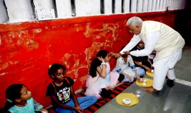 राज्यपाल मंगुभाई पटेल ने राजभवन में कन्या-पूजन किया