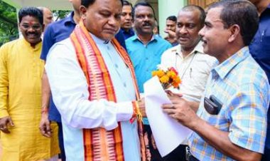 କେନ୍ଦୁଝରରେ ଲୋକଙ୍କ ଅଭିଯୋଗ ଶୁଣିଲେ ମୁଖ୍ୟମନ୍ତ୍ରୀ