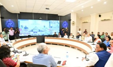 ଲୋକସେବା ଭବନ ଠାରେ ସମ୍ଭାବ୍ୟ ବାତ୍ୟା ମୁକାବିଲା ସମ୍ପର୍କିତ ସମୀକ୍ଷା କଲି। ସମ୍ଭାବ୍ୟ ବାତ୍ୟା 'ଦାନା'  