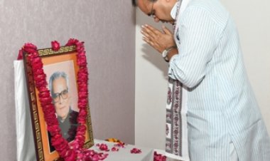 मुख्यमंत्री भजनलाल शर्मा ने स्व. भैरों सिंह शेखावत को पुष्पांजलि अर्पित की