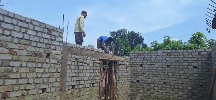 कच्चे मकानों की रह जाएंगी बस यादें, गरीबों के घरों की मजबूत होने लगी हैं बुनियादें