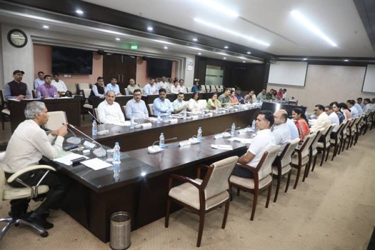 सभी विभागों में ई-ऑफिस प्रणाली लागू हो जाए, यह सुनिश्चित करें : मुख्य सचिव जैन