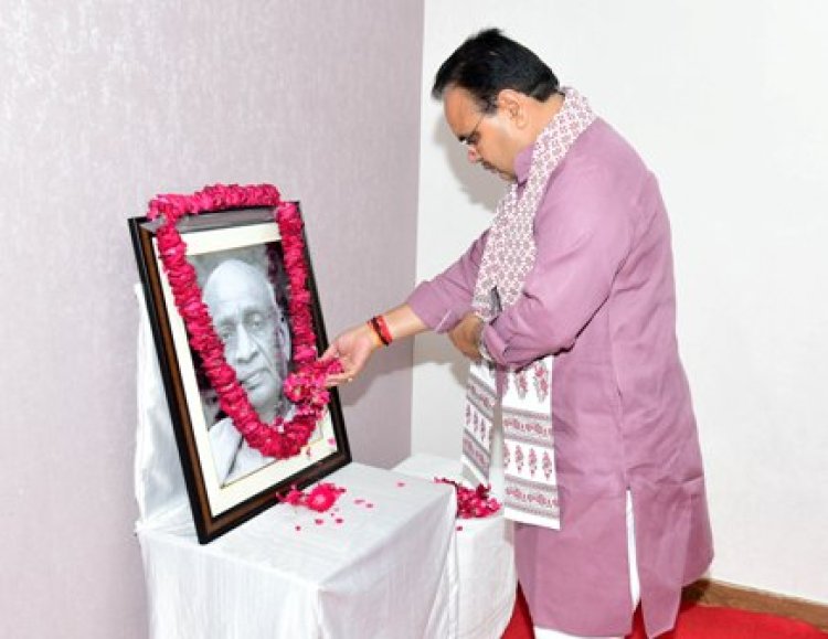 मुख्यमंत्री भजनलाल शर्मा ने सरदार वल्लभ भाई पटेल को पुष्पांजलि अर्पित की
