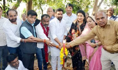 राज्यमंत्री कृष्णा गौर ने 2 करोड़ 25 लाख के विकास कार्यों का किया भूमि-पूजन