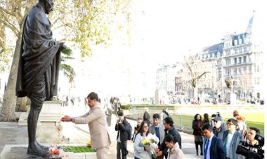 राष्ट्रपिता महात्मा गांधी को मुख्यमंत्री डॉ. यादव ने दी ब्रिटिश संसद परिसर में पुष्पांजलि