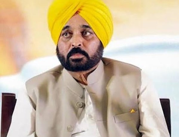 आंगनबाड़ी मोबाइल केस में ढिलाई पर मान सरकार के 2 वरिष्ठ IAS अधिकारी सस्पेंड