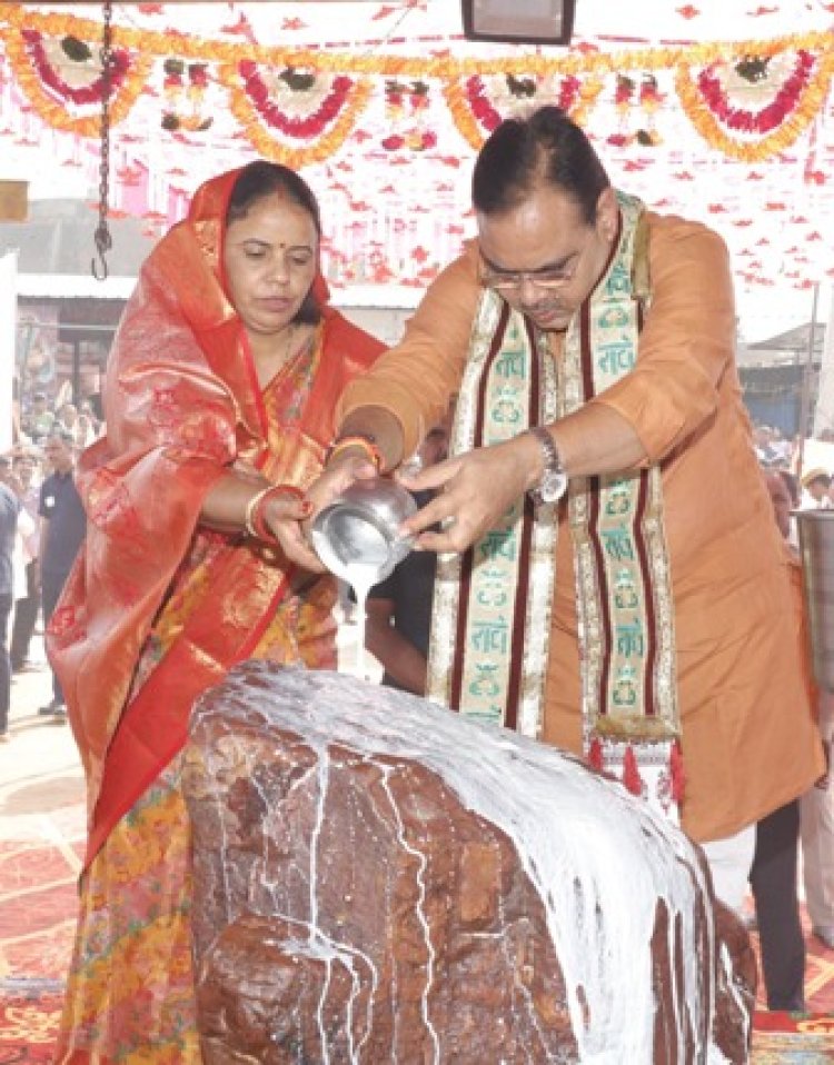 CM भजनलाल ने श्रीनाथ जी मंदिर में किए दर्शन प्रदेश की सुख-समृद्धि और खुशहाली की कामना की