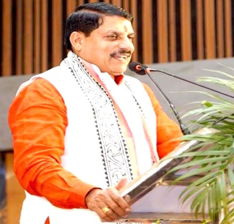मुख्यमंत्री डॉ. यादव ने मीडिया के साथियों के साथ मनाया दीपोत्सव