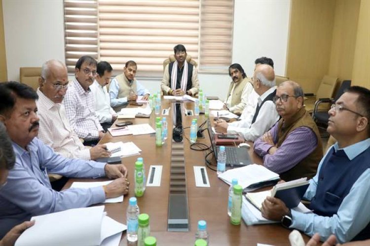 दूध का अधिक संग्रहण करें और किसानों को अधिक लाभ दें: मंत्री पटेल